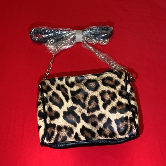 Crossbody bag with cheetah print from Call it Spring - Picture 2 of 6
